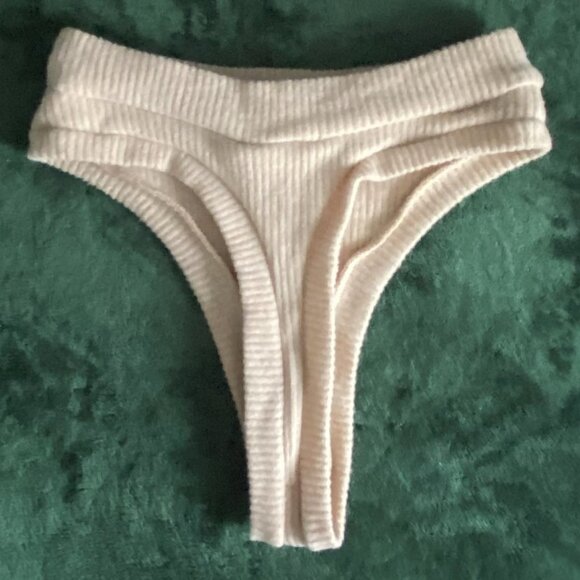 Laina rauma Sold Out Latte Dance Class Fuzzy Ribbed Thong Sports Bra Set Medium - Picture 13 of 16